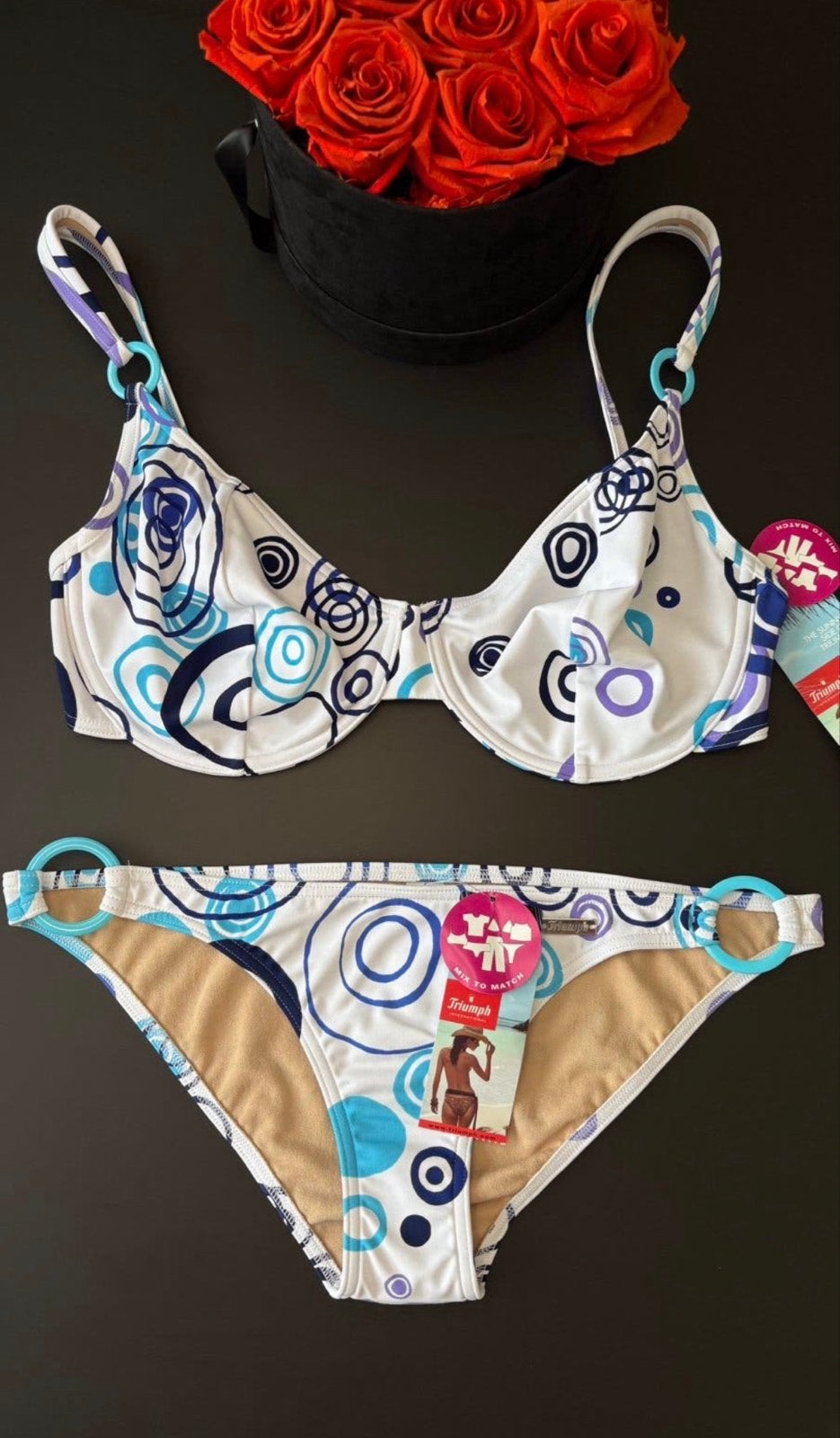 Triumph bikini 85D/M - Nieuw met labels, Verzenden, Nieuw, Meerkleurig, Bikini