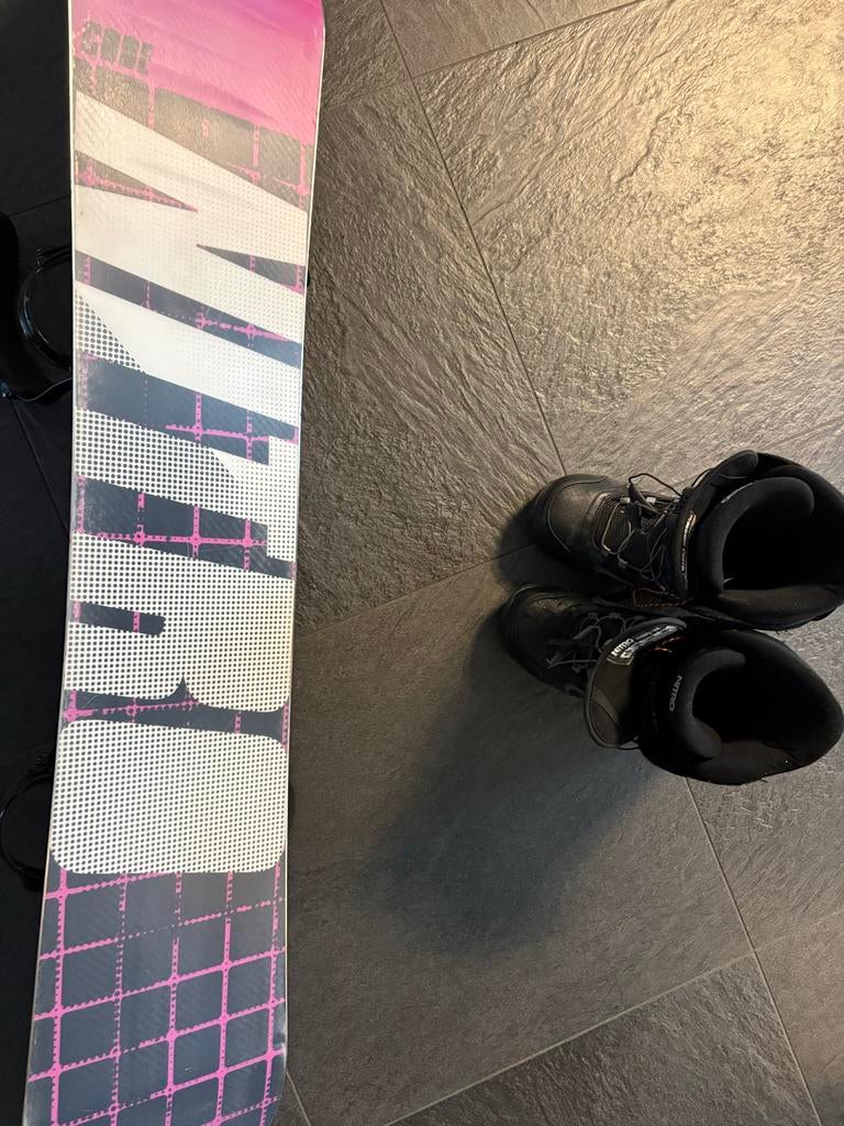 Nitro Core Snowboard 159cm met bindingen en boots, Sport en Fitness, Snowboarden, Ophalen, Gebruikt, Board