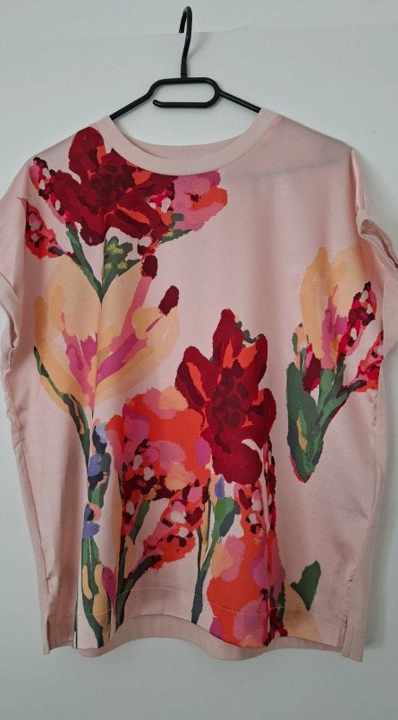 Bloemenprint T-shirt - Roze met kleurrijke bloemen, Ophalen of Verzenden, Zo goed als nieuw, Maat 42/44 (L), Roze