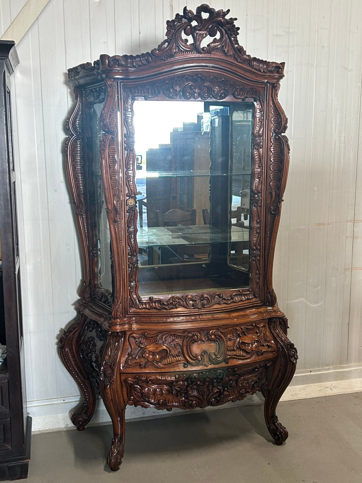 Barok vitrine kast, Ophalen
