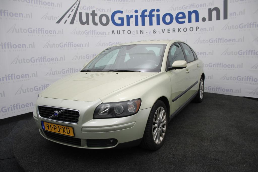 Volvo S40 2.4 Elan heerlijke automaat met trekhaak, Auto's, Volvo, Stof, Gebruikt, 700 kg, 2435 cc