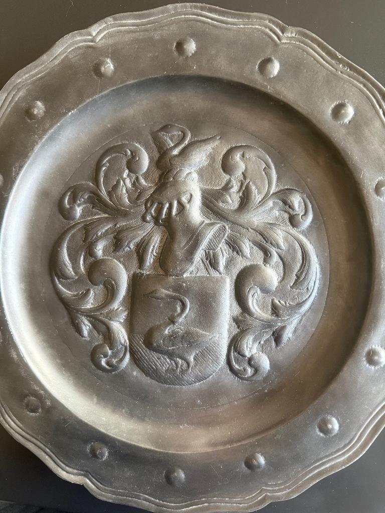 Antiek tinnen sierbord - De Zwaan van Cleve, Antiek en Kunst, Antiek | Tin, Ophalen of Verzenden