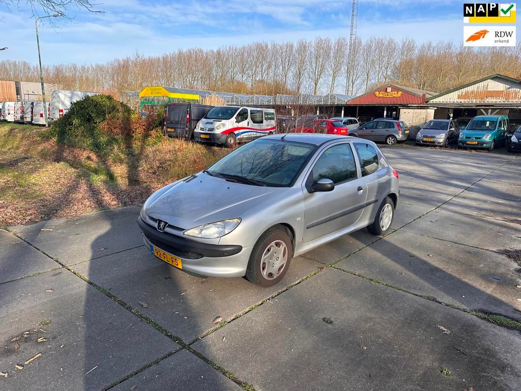 Peugeot 206 1.4 XT AutomaatAutomaat, Bedrijf, 75 pk, 1100 kg, Zilver of Grijs