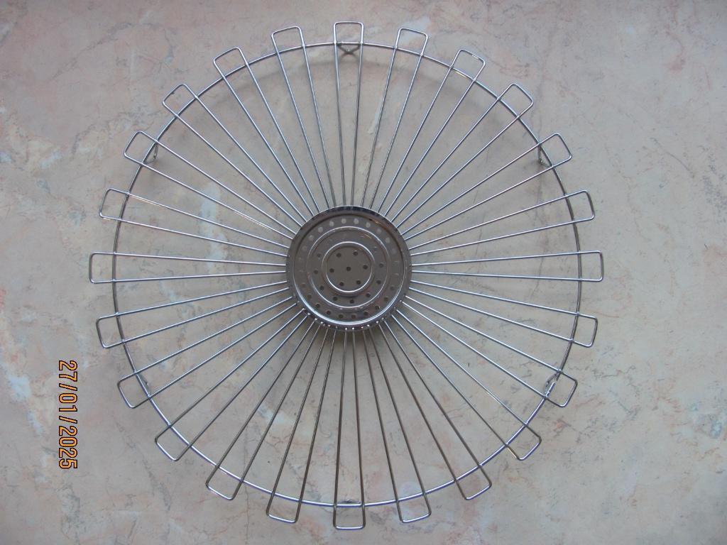 VINTAGE rvs TOMADO rond TAARTROOSTER jaren 60 70 ø 32 IZGS, Antiek en Kunst, Antiek | Keukenbenodigdheden, Ophalen of Verzenden