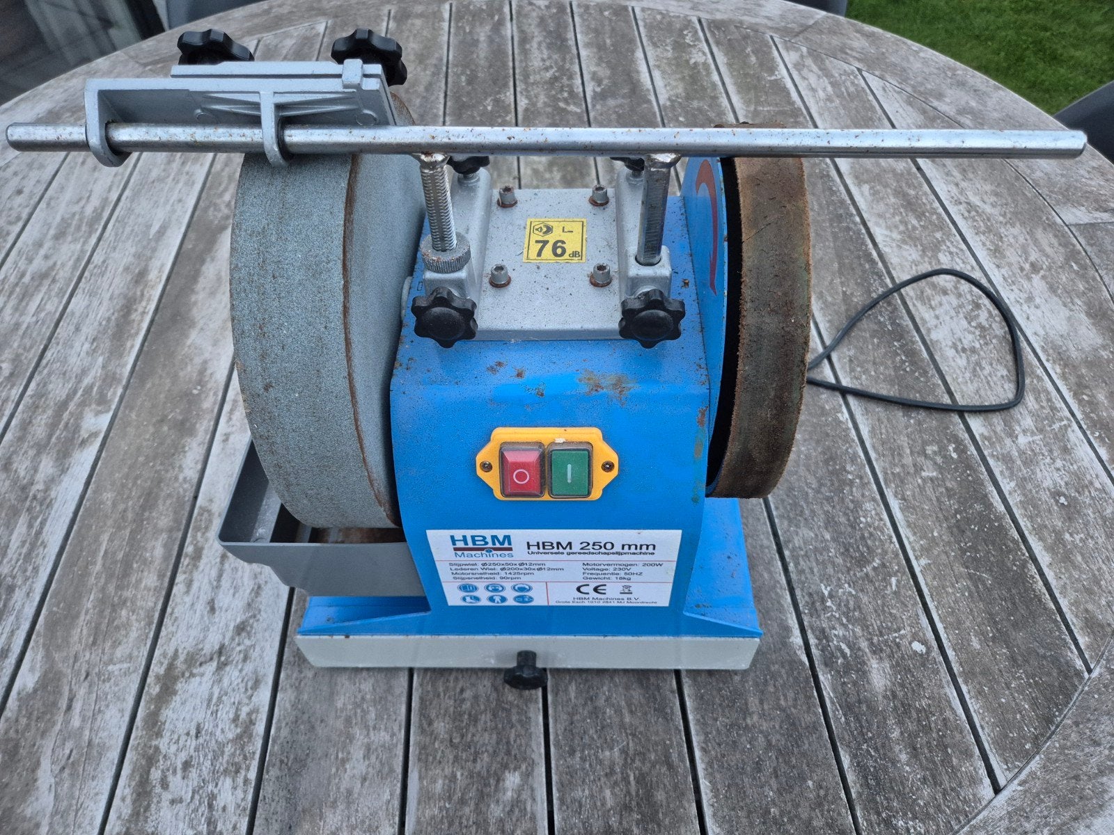 HBM 250 mm Universele Gereedschapslijpmachine, Ophalen, Zo goed als nieuw, Minder dan 700 watt, Werkbankslijpmachine