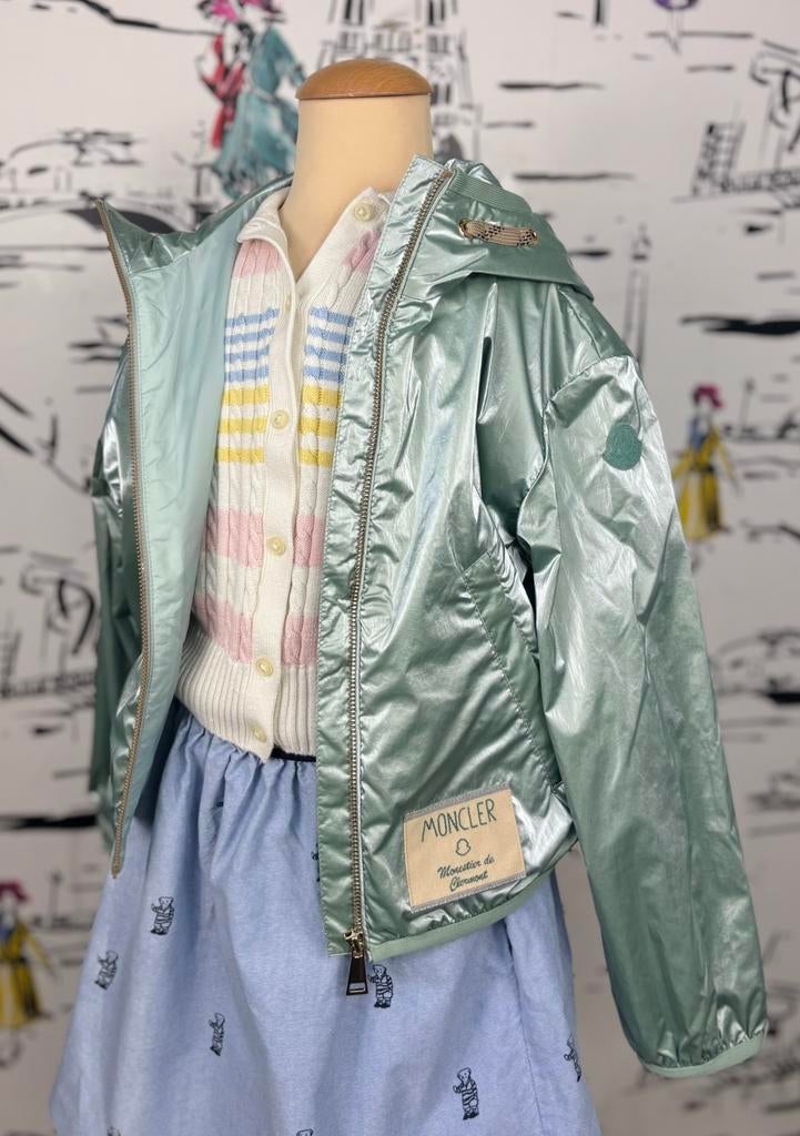 Moncler Aideen satin green zomerjas maat 8 (460 euro), Moncler EU, Zo goed als nieuw, Moncler, Customercare@moncler.com
