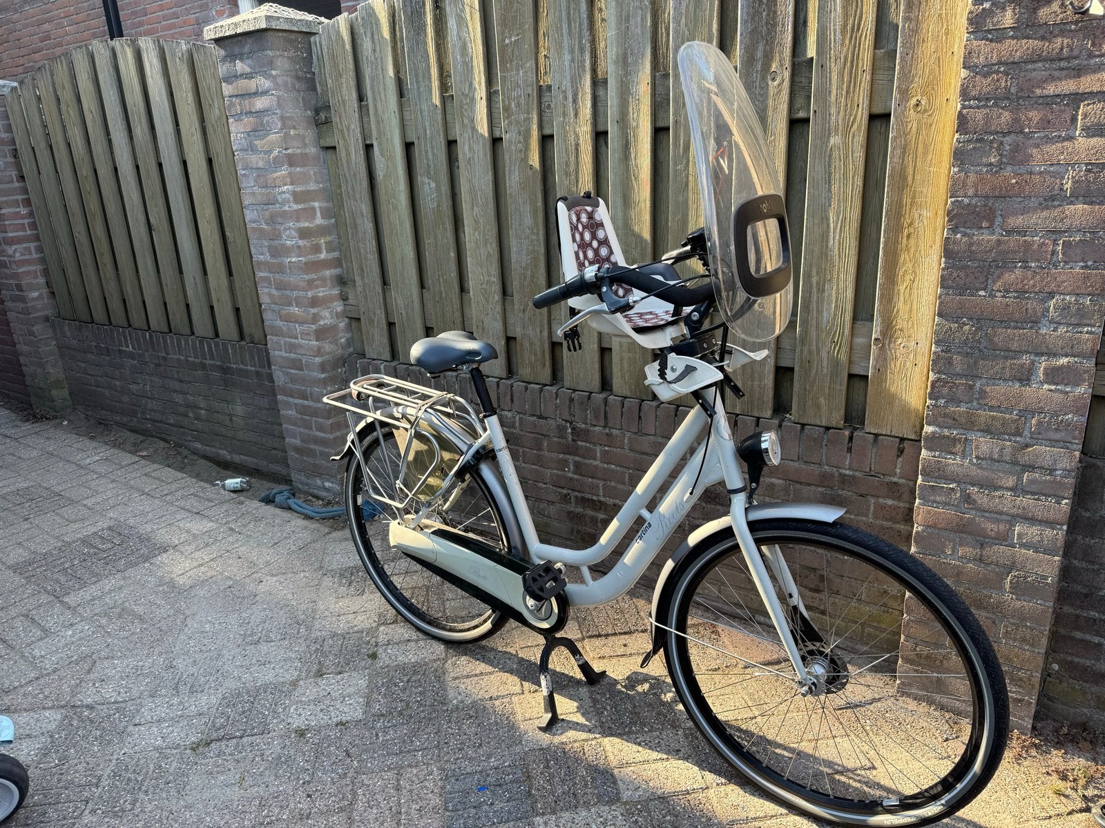Cortina fiets met Bobike zitje en windscherm, Fietsen en Brommers, Fietsen | Dames | Damesfietsen, Gebruikt, Velgrem, Versnellingen