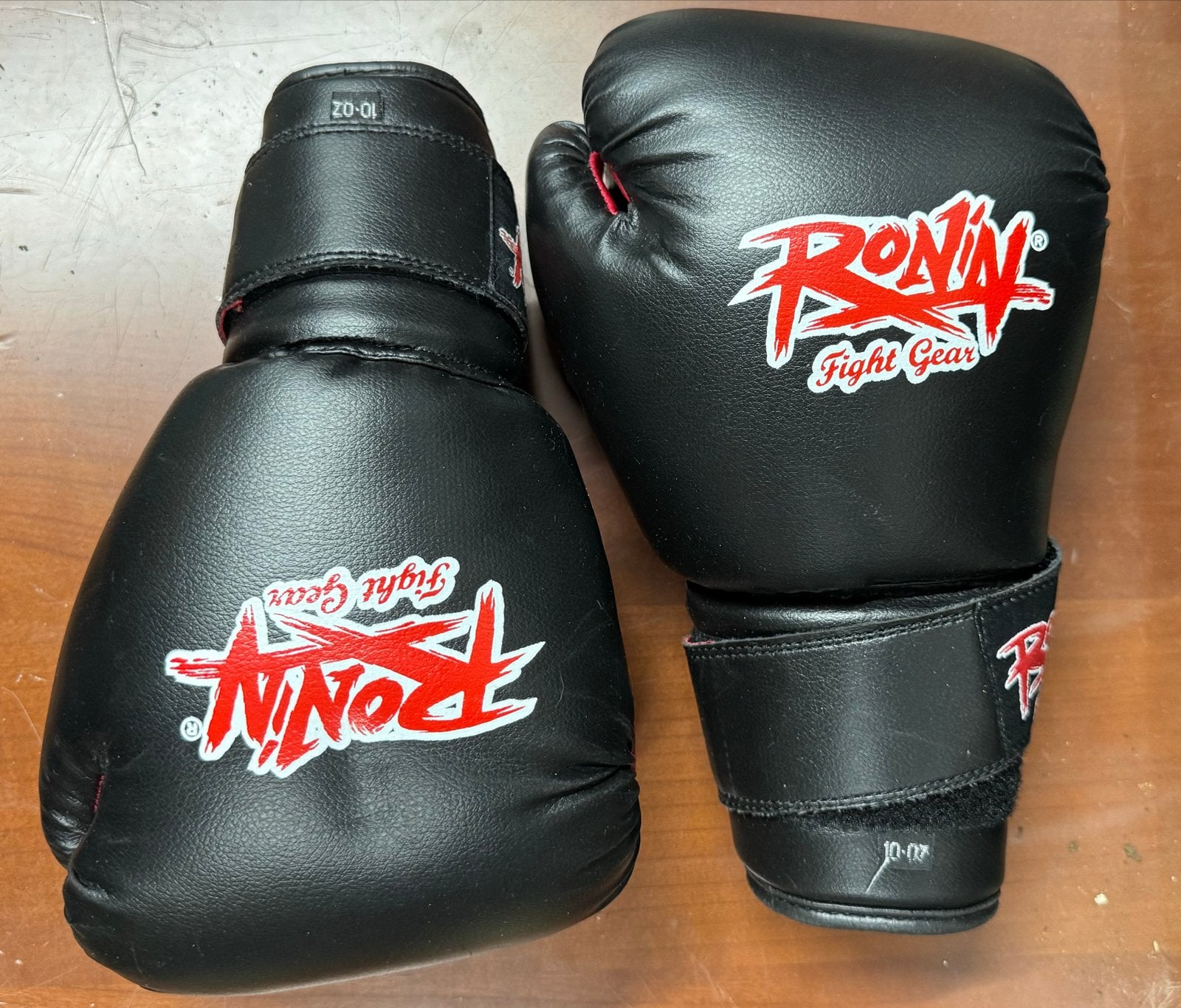 Ronin Fight Gear Bokshandschoenen 10 OZ Zwart/Rood, Ophalen, Zo goed als nieuw, Overige, Vechtsportbescherming