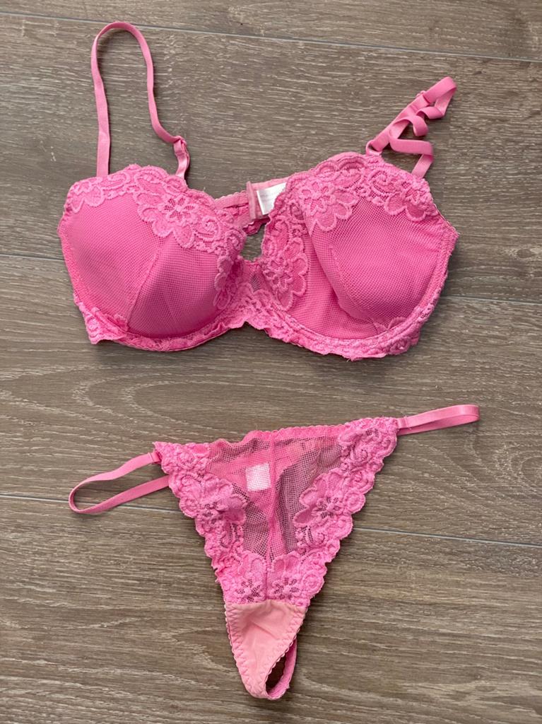 Roze lingerie setje bh en string maat 80c / L, Kleding | Dames, Ophalen of Verzenden, Roze, Setje