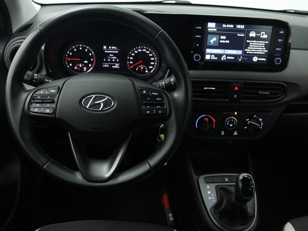 Hyundai i10 1.0 Comfort 5-zits Automaat | Carplay Navigatie, Auto's, Hyundai, Automaat, 12 maanden, Stof, Gebruikt