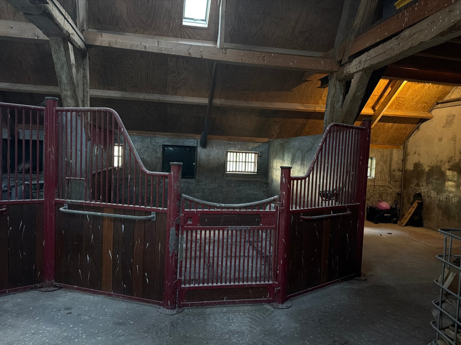 Mooie paardenstallen 410 cm breed