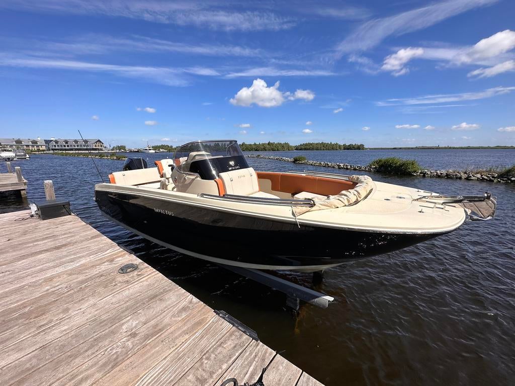 Invictus FX 240 consoleboot lengte 7,45m, Watersport en Boten, Geen motor, Gebruikt, Ophalen, 70 pk of meer