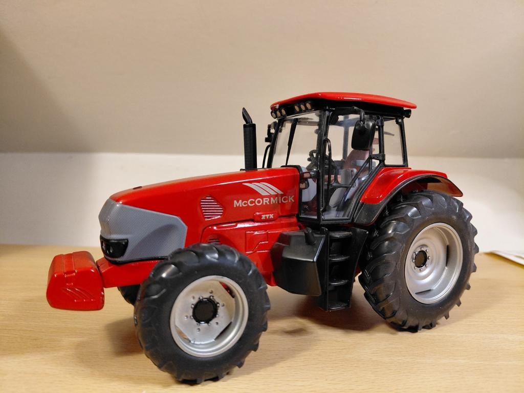 Mc cormick ztx. Universal hobbies., Ophalen of Verzenden, Gebruikt, Tractor of Landbouw, Universal Hobbies