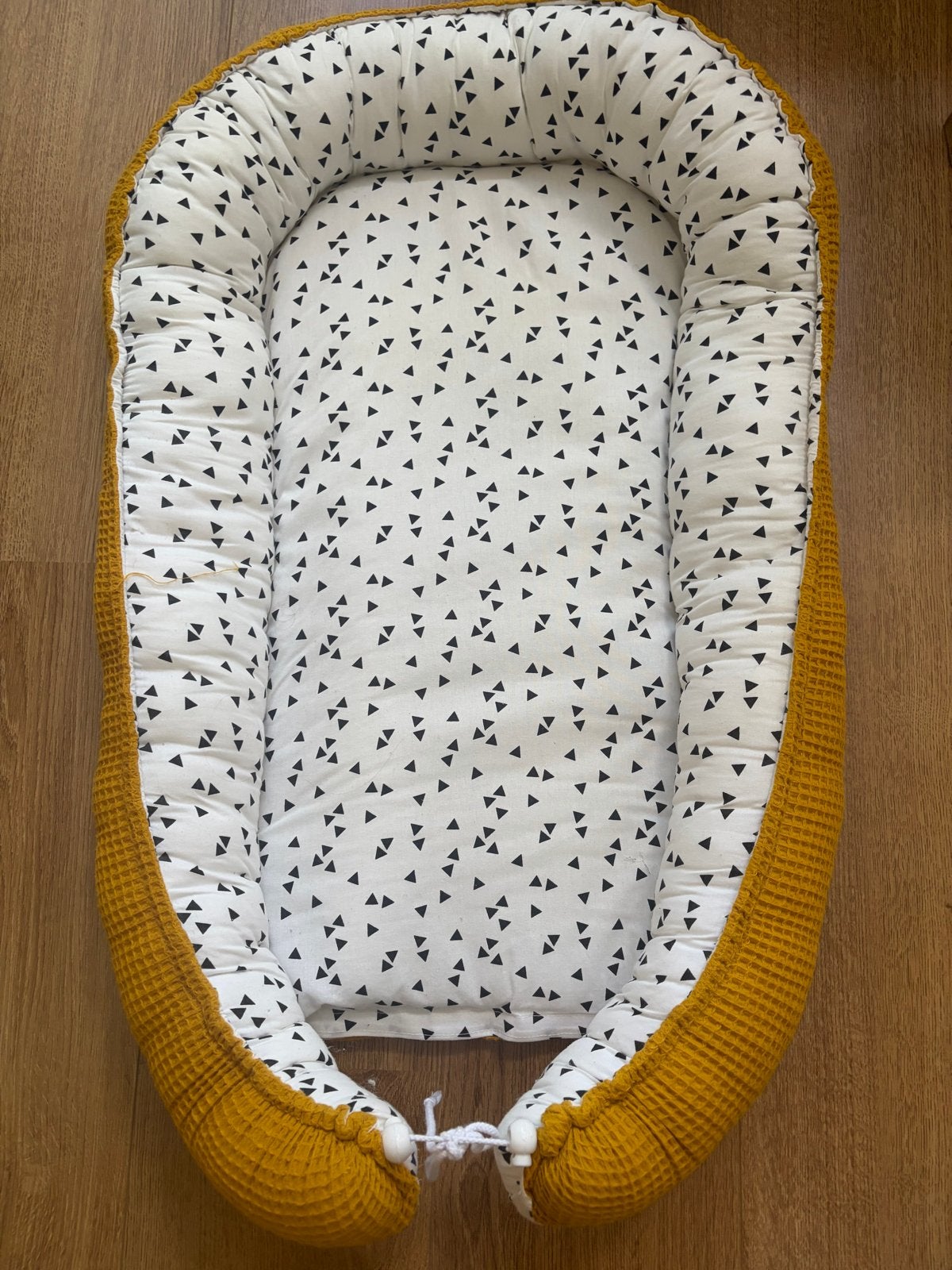 Comfortabel babynestje - Geel wafelstof met driehoekjes, Ophalen, Zo goed als nieuw, Overige typen
