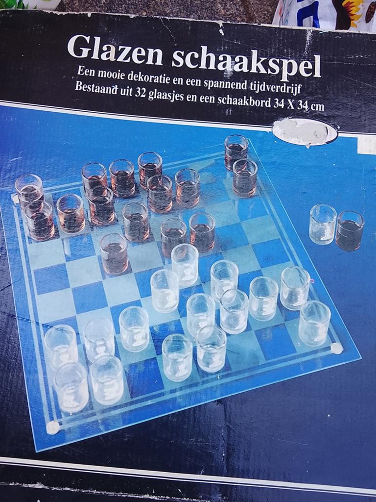 Mooie nieuwe glazen schaakspel €35 nog nieuw tel 0633960040, Ophalen of Verzenden, Nieuw