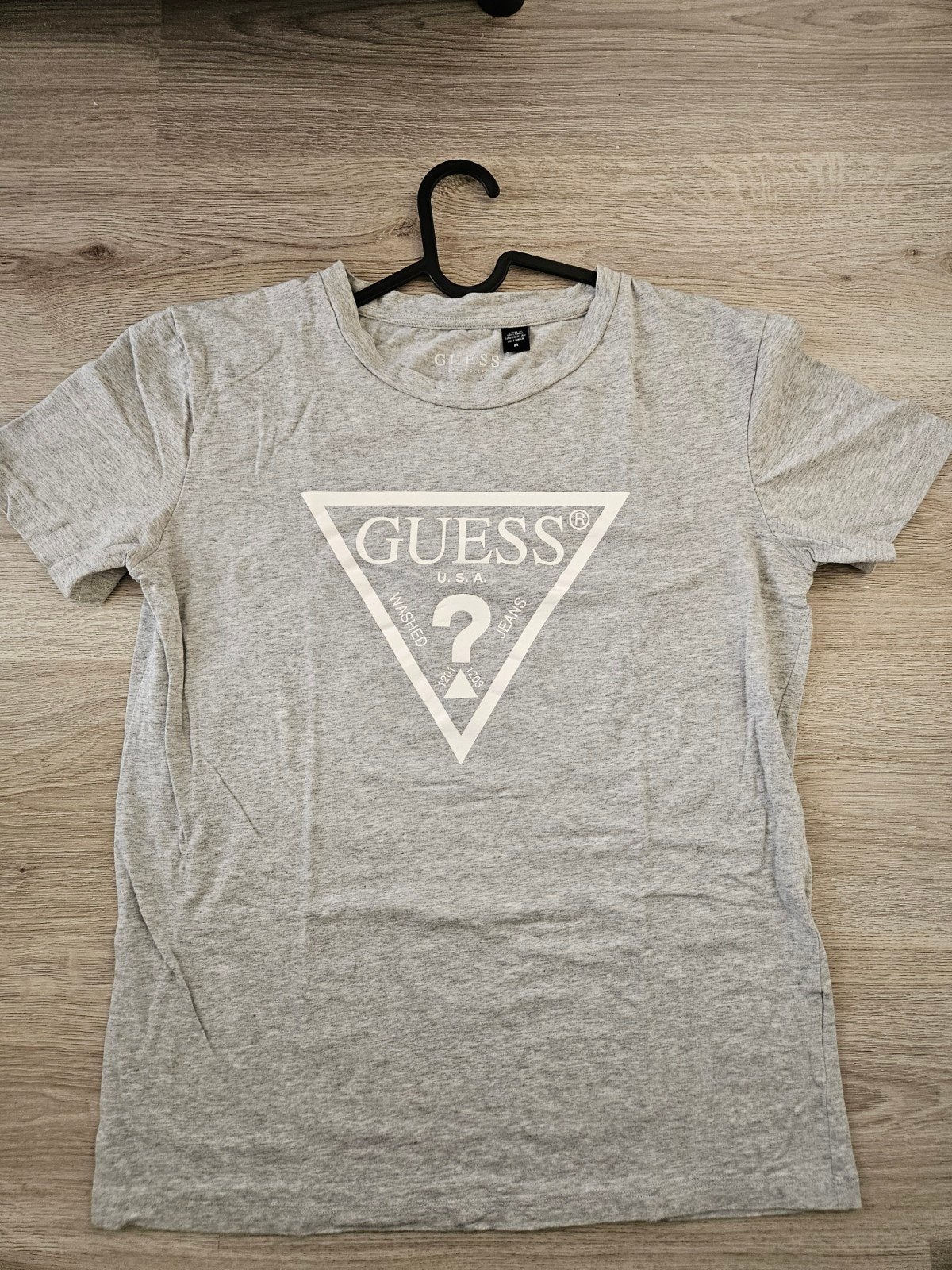 Grijs Guess T-shirt met logo - Maat M, Kleding | Dames, T-shirts, Maat 38/40 (M), Guess, Nieuw, Ophalen of Verzenden