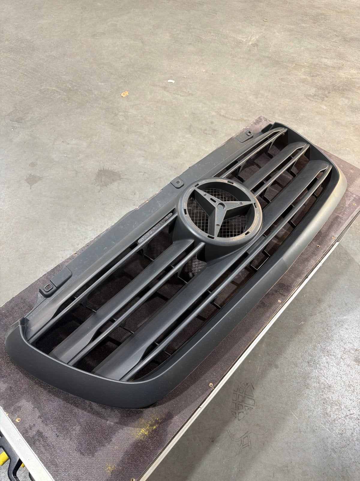 Grille Mercedes-Benz Sprinter Facelift 2020, Gebruikt, Voor, Mercedes-Benz, Ophalen of Verzenden