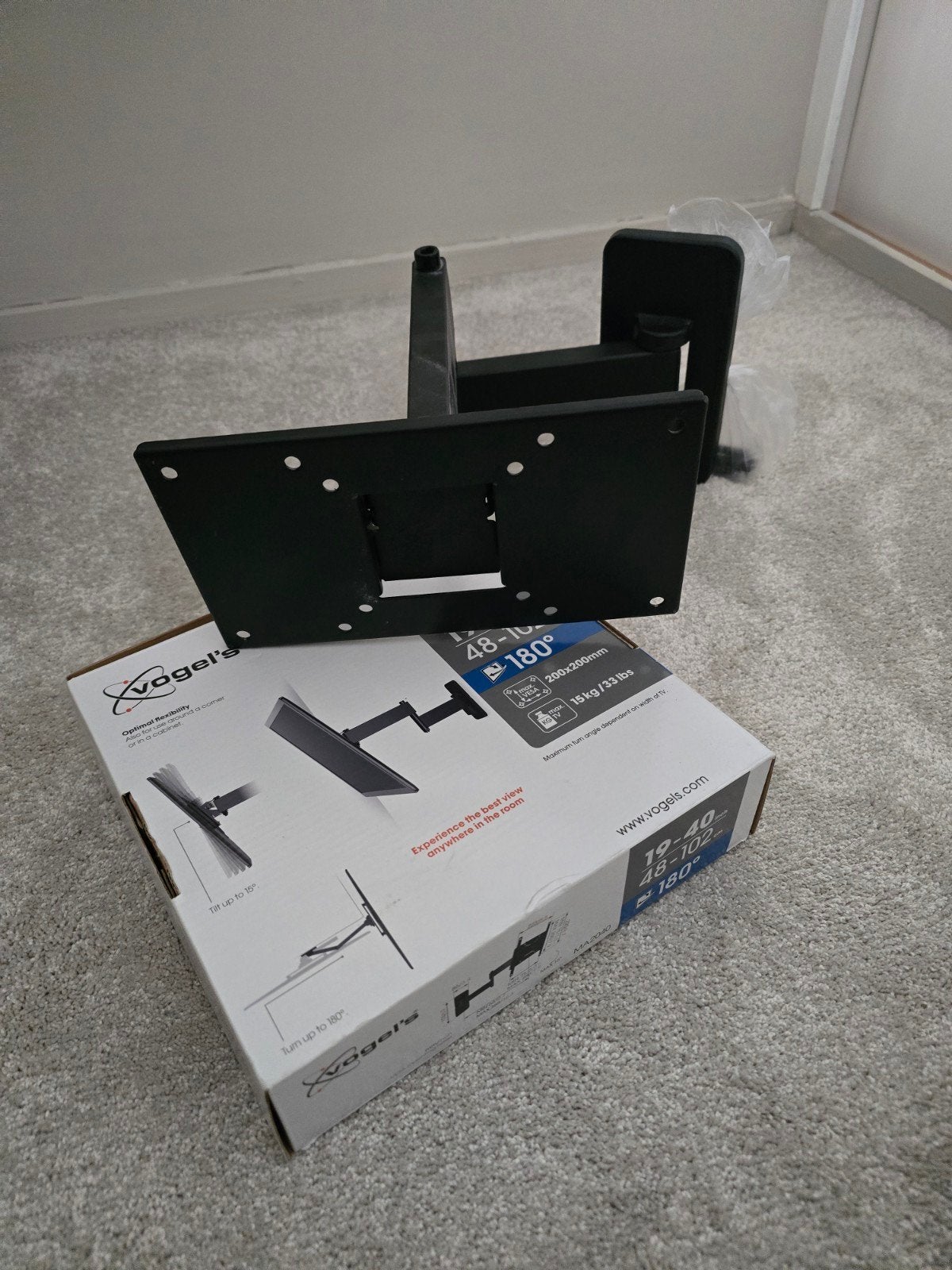 Vogel's TV Beugel 19-40 inch, 180 graden draaibaar, Ophalen of Verzenden, Zo goed als nieuw