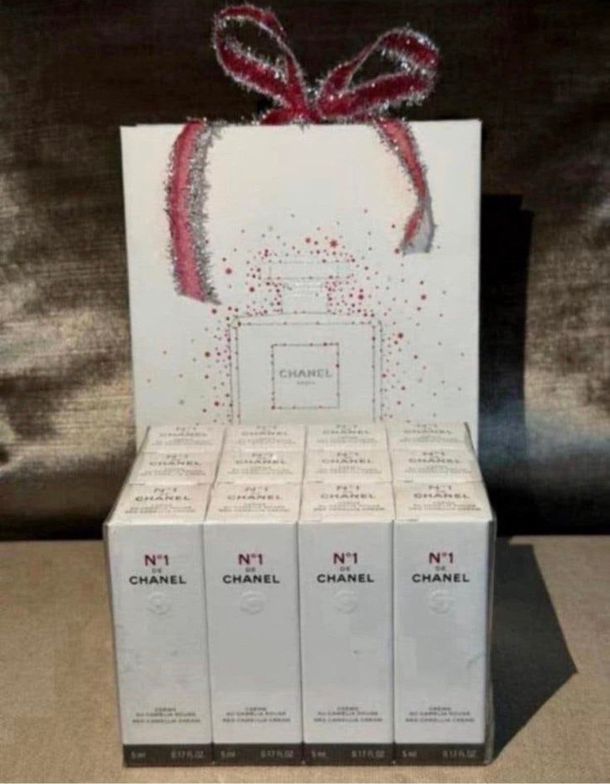 Chanel Red Camelia crème 12x5 ml = 60 ml nieuw in cadeautas, Verzenden, Nieuw, Gehele gezicht, Verzorging
