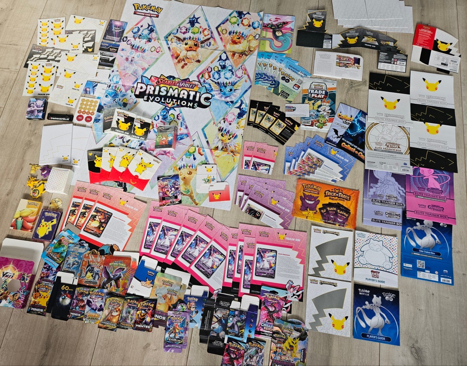 Enorm veel Pokémon spullen, Celebrations/ Fusion Strike etc, Verzenden, Nieuw