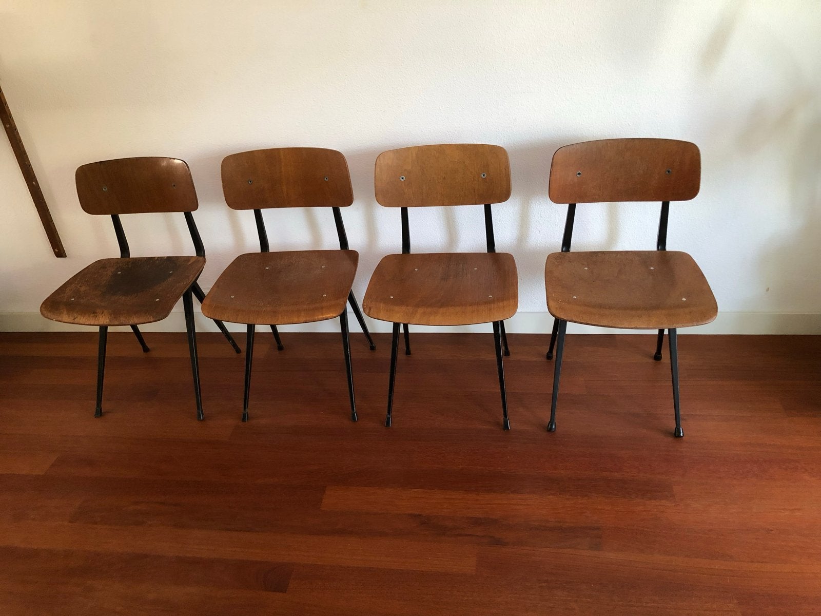 Set van 4 Friso Kramer Result stoelen, Huis en Inrichting, Ophalen, Gebruikt, Bruin, Retro vintage dutch design