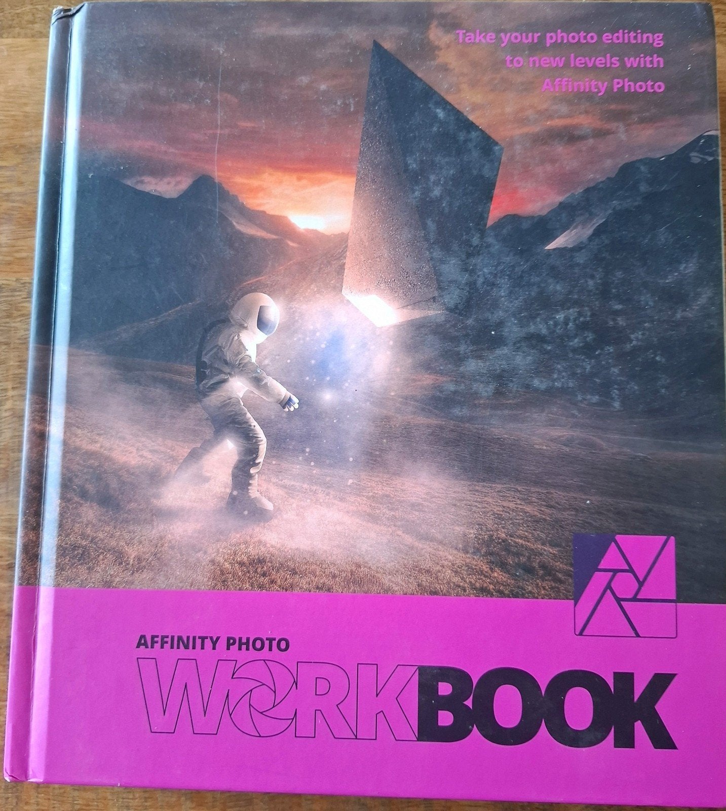 Affinity Photo Workbook - Fotobewerking, Boeken, Ophalen of Verzenden, Zo goed als nieuw, Overige niveaus, Neil Ladkin