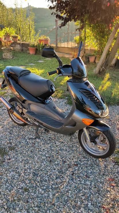 Gezocht Aprilia Sr Spatbord achter minarelli, Ophalen of Verzenden, Zo goed als nieuw, Aprilia