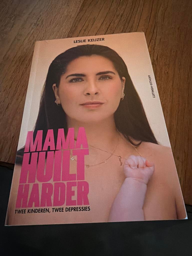 Mama huilt harder - Leslie Keijzer, Boeken, Ophalen of Verzenden, Gelezen, Zwangerschap en Bevalling