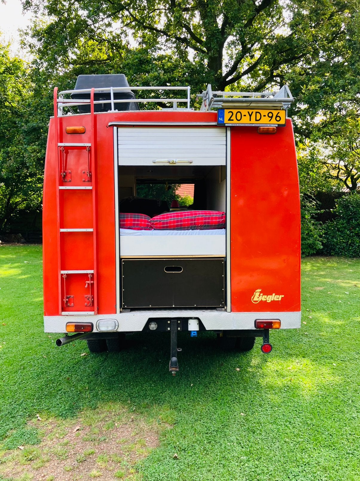 Foto 7 van Brandweer camper oldtimer belastingvrij dubbellucht LF 408 G