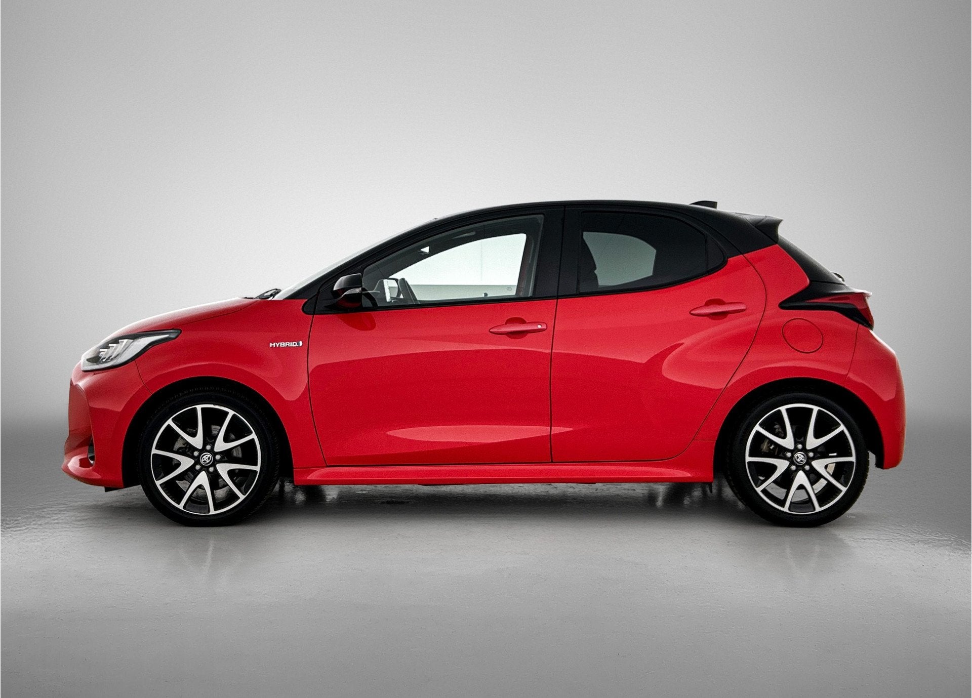 Toyota Yaris 1.5 Hybrid Launch Edition | Panoramadak | JBL P, 12 maanden, 450 kg, Gebruikt, 23 km/l