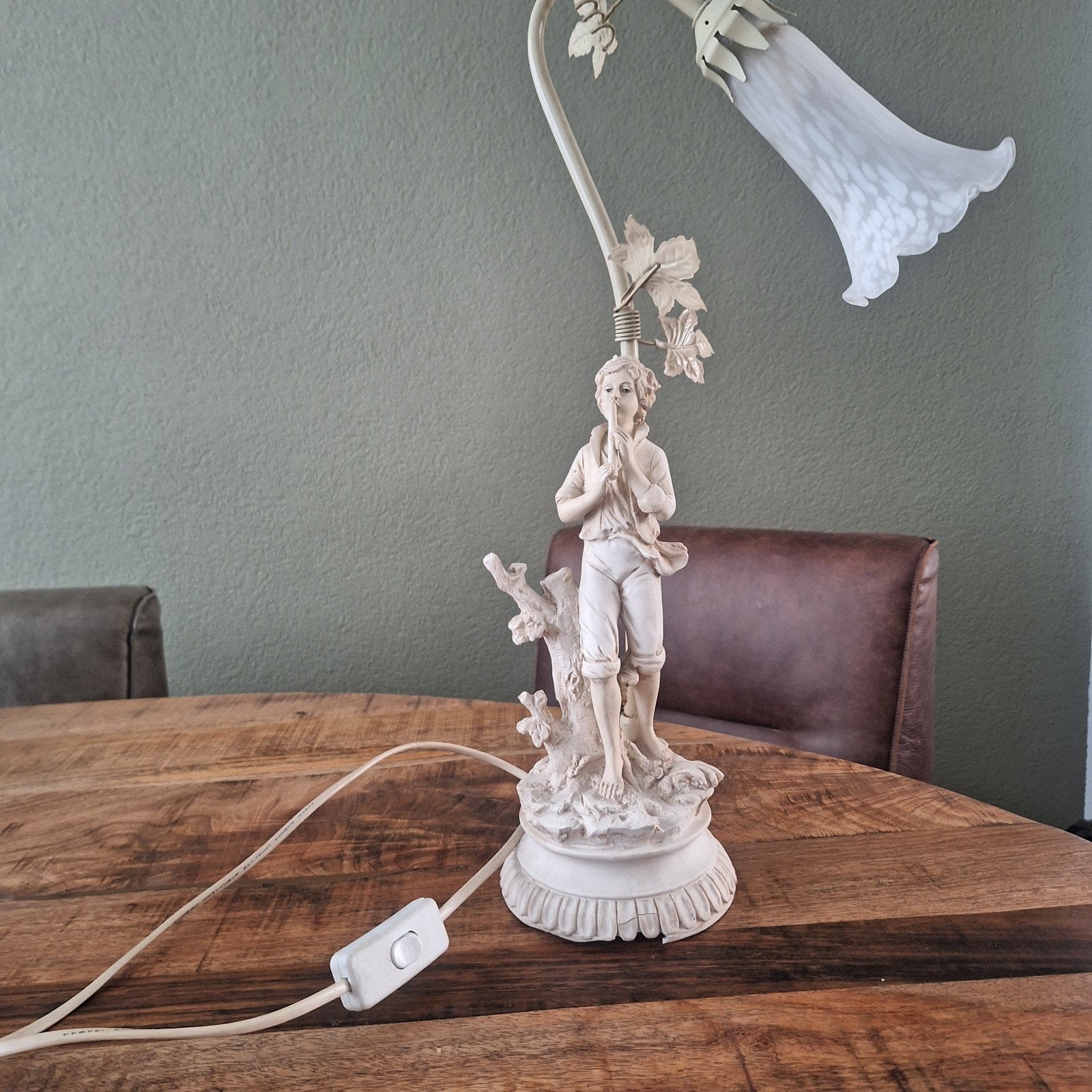 Vintage tafellamp met jongen en fluit - Romantische stijl, Met schakelaar, Overige merken, Gebruikt, Beige