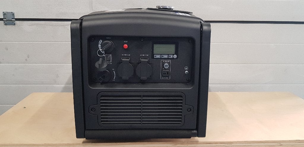 HBM 3200 Watt - 230V Inverter - Generator - Aggregaat 223 cc, Benzine, Geluidgedempt, Ophalen of Verzenden, Zo goed als nieuw