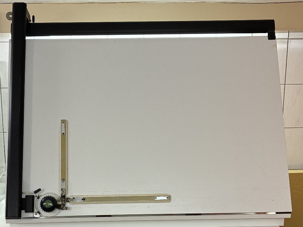 Tekentafel met tekenmachine  25,00 euro, Doe-het-zelf en Verbouw, Tekentafels, Ophalen, Gebruikt, Minder dan 130 cm