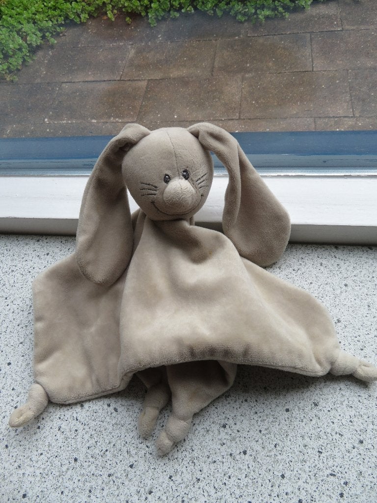 Knuffeldoek Konijn Basic Bunny merk Tiamo grijs/bruin, Kinderen en Baby's, Speelgoed | Knuffels en Pluche, Konijn, Ophalen of Verzenden