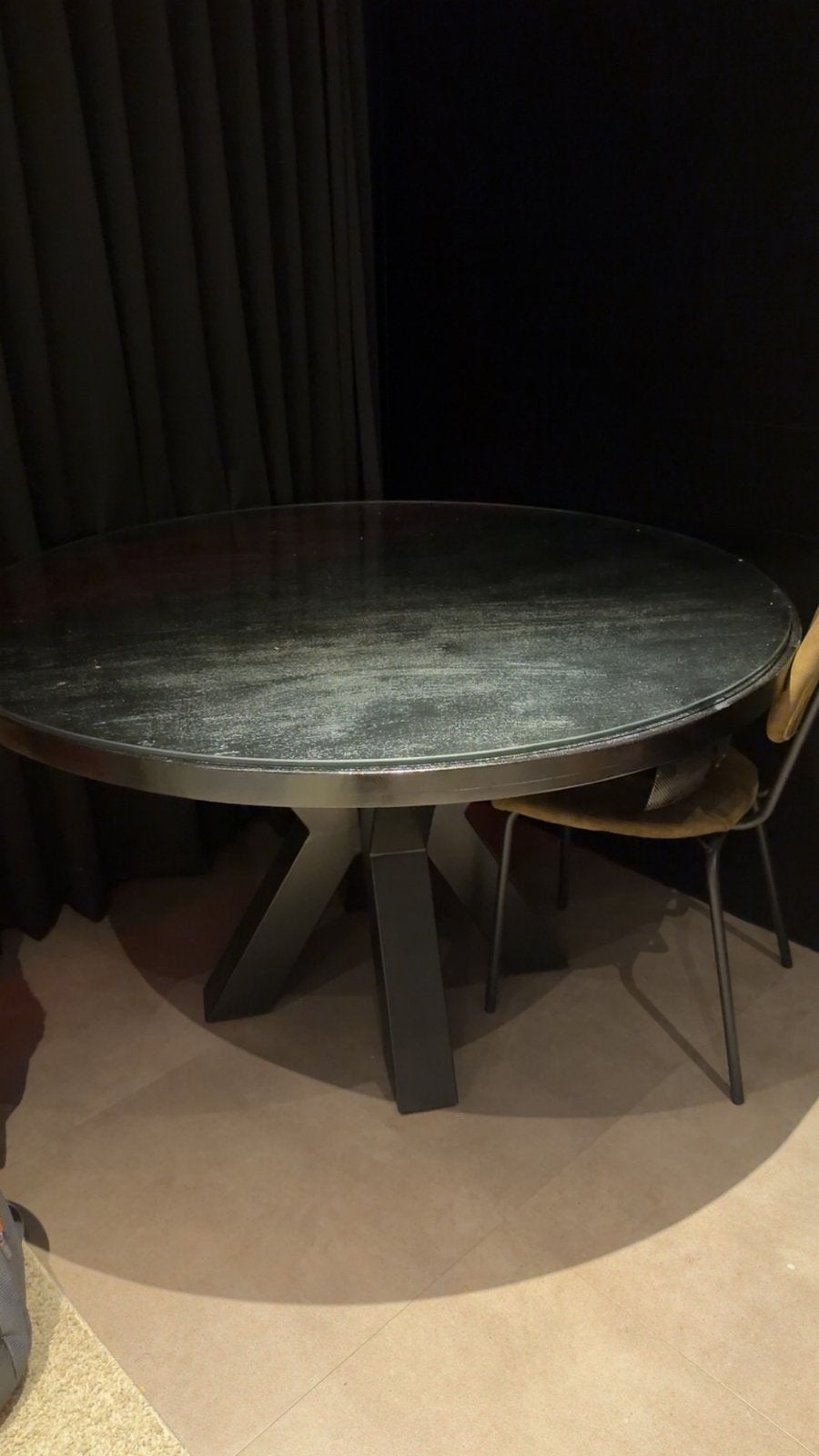Salon tafel, Ophalen, Rond, Vijf personen of meer, Industrieel