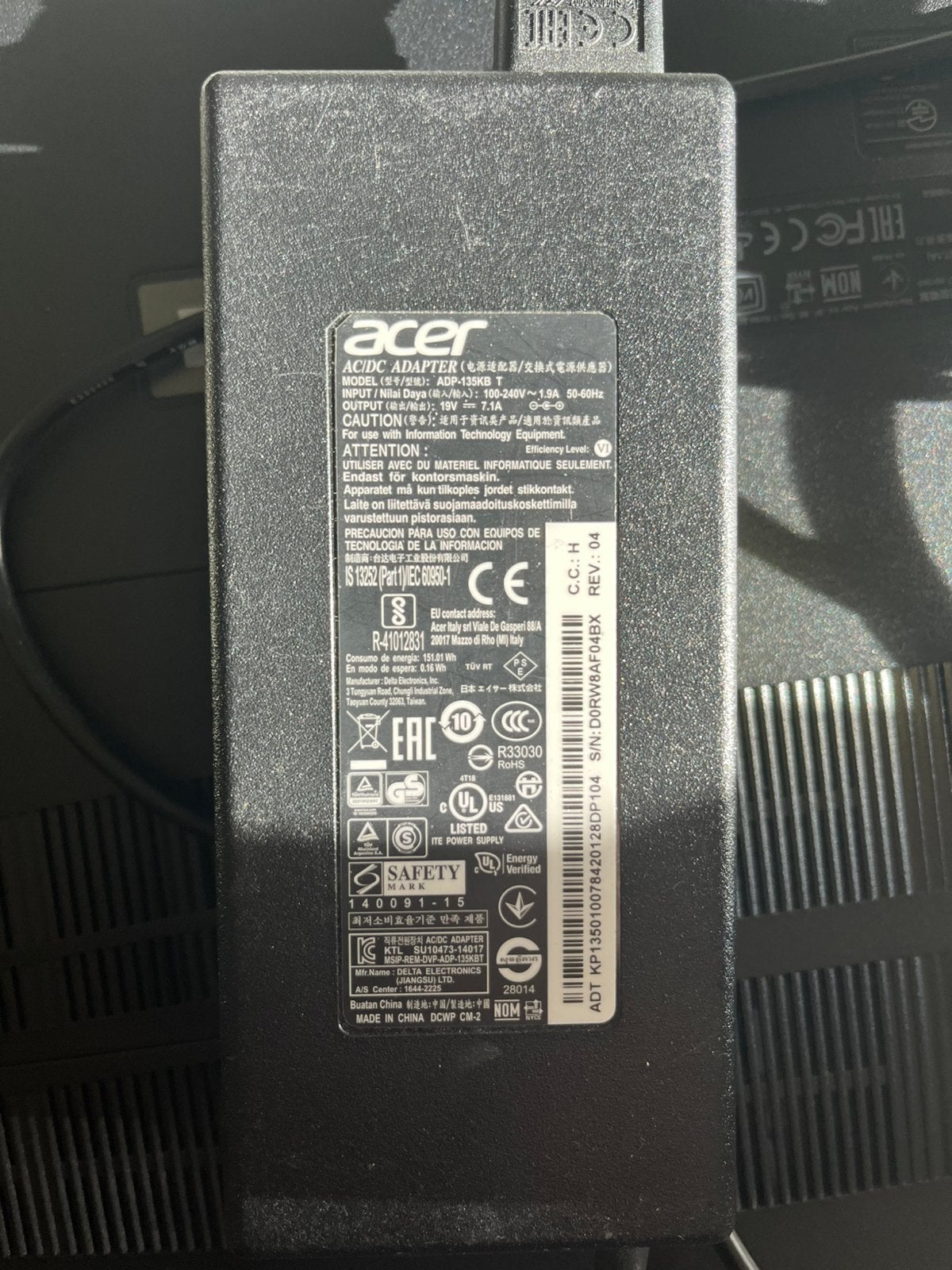 Foto 8 van Defecte gaming laptop met i7 8th gen en 1050ti -GEEN RAM/SSD