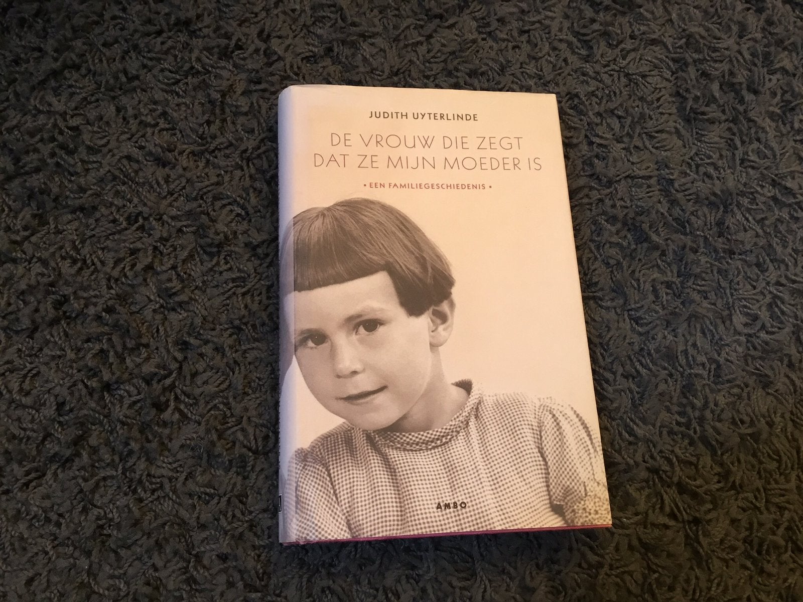 De vrouw die zegt dat ze mijn moeder is, Ophalen of Verzenden, Zo goed als nieuw, Overige