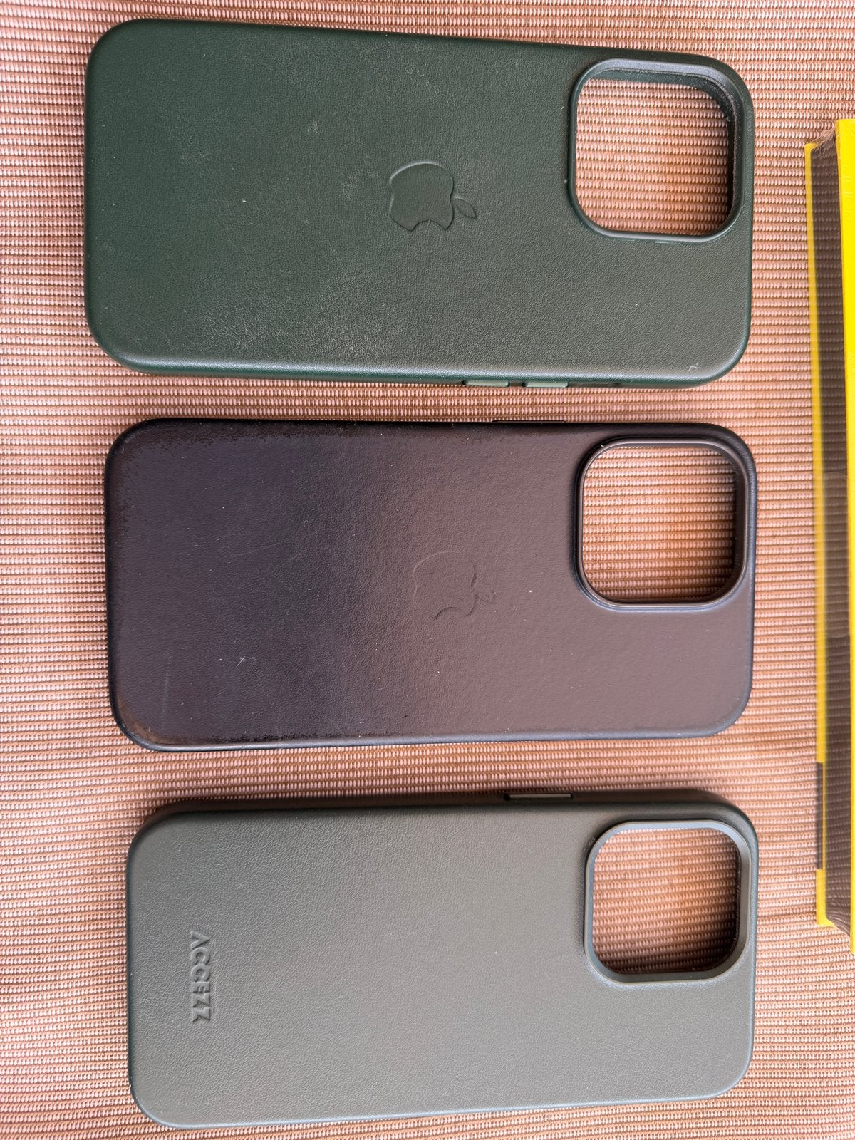 Hoesje en screen protector iPhone 13 Pro, IPhone 13 Pro, Ophalen of Verzenden, Zo goed als nieuw, Leer