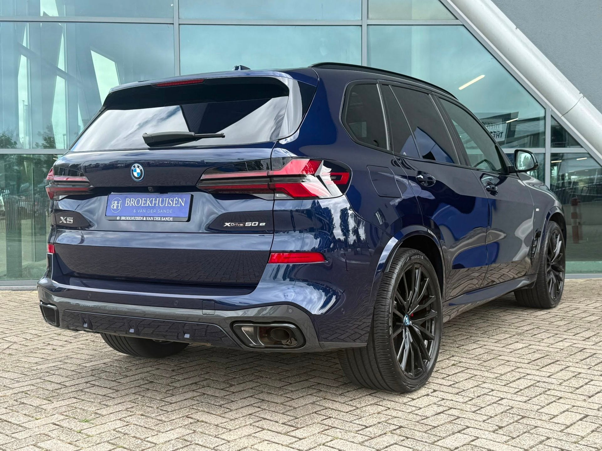 BMW X5 XDrive50e M-Sport Shadow Line 489pk Panoramadak / Tre, Auto's, BMW, Automaat, Gebruikt, X5, 2395 kg