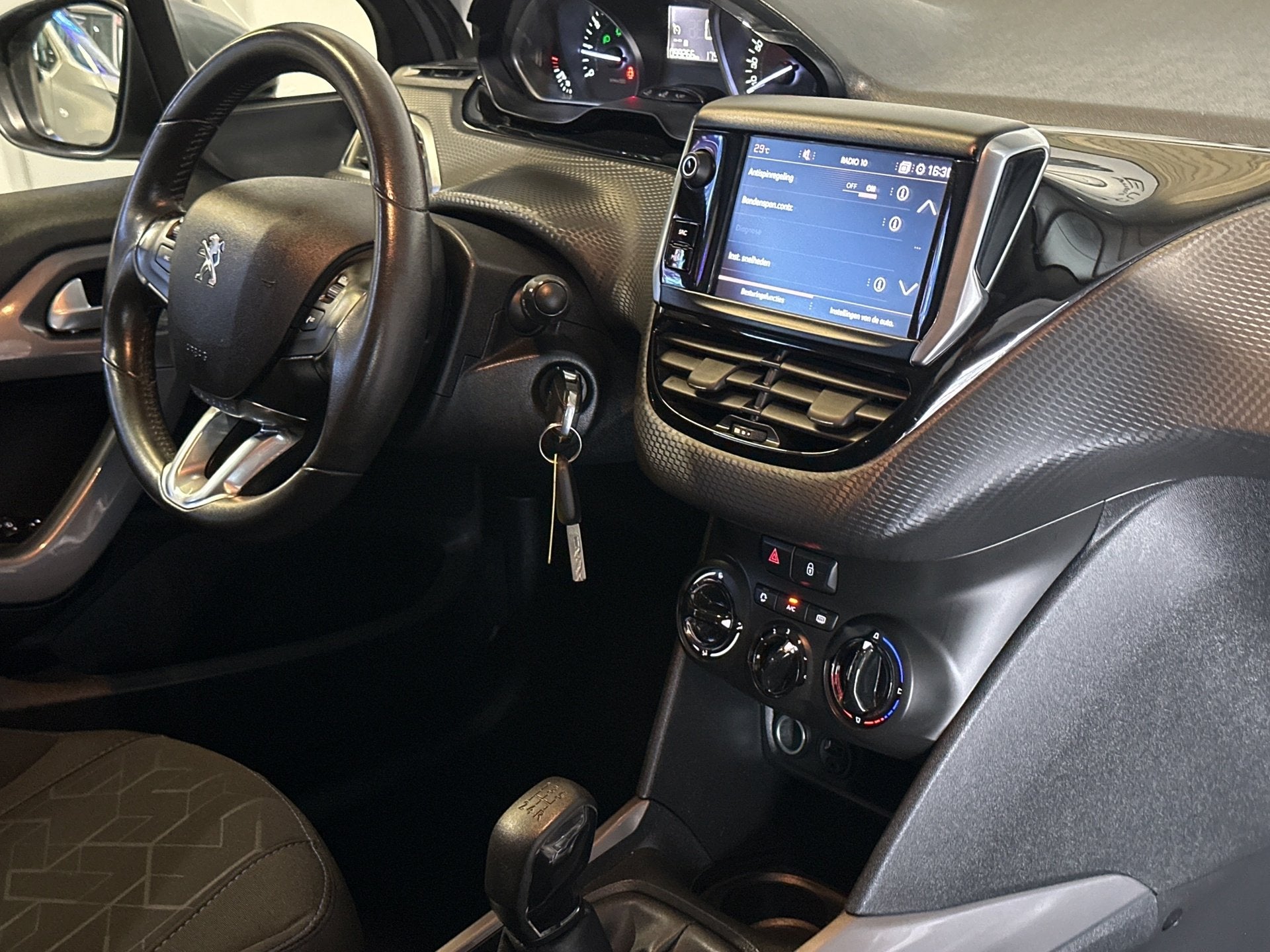 Peugeot 2008 1.2 PureTech Active Nieuw Distributieriem | Nav, Auto's, Voorwielaandrijving, Gebruikt, Euro 6, 1199 cc