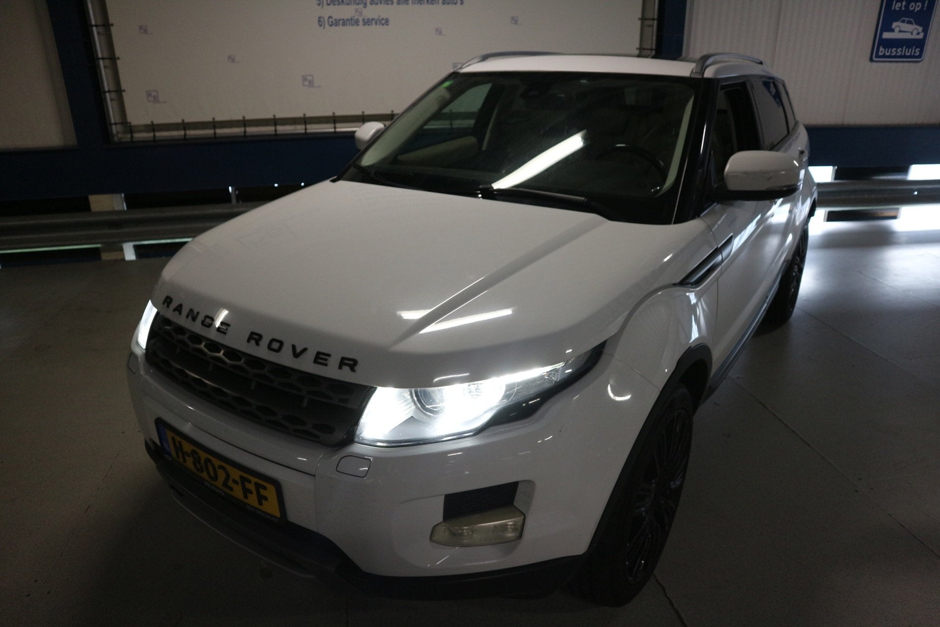Land Rover Range Rover Evoque 2.2 TD4 4WD Prestige / Pano /, Auto's, Euro 5, 150 pk, Wit, Leder
