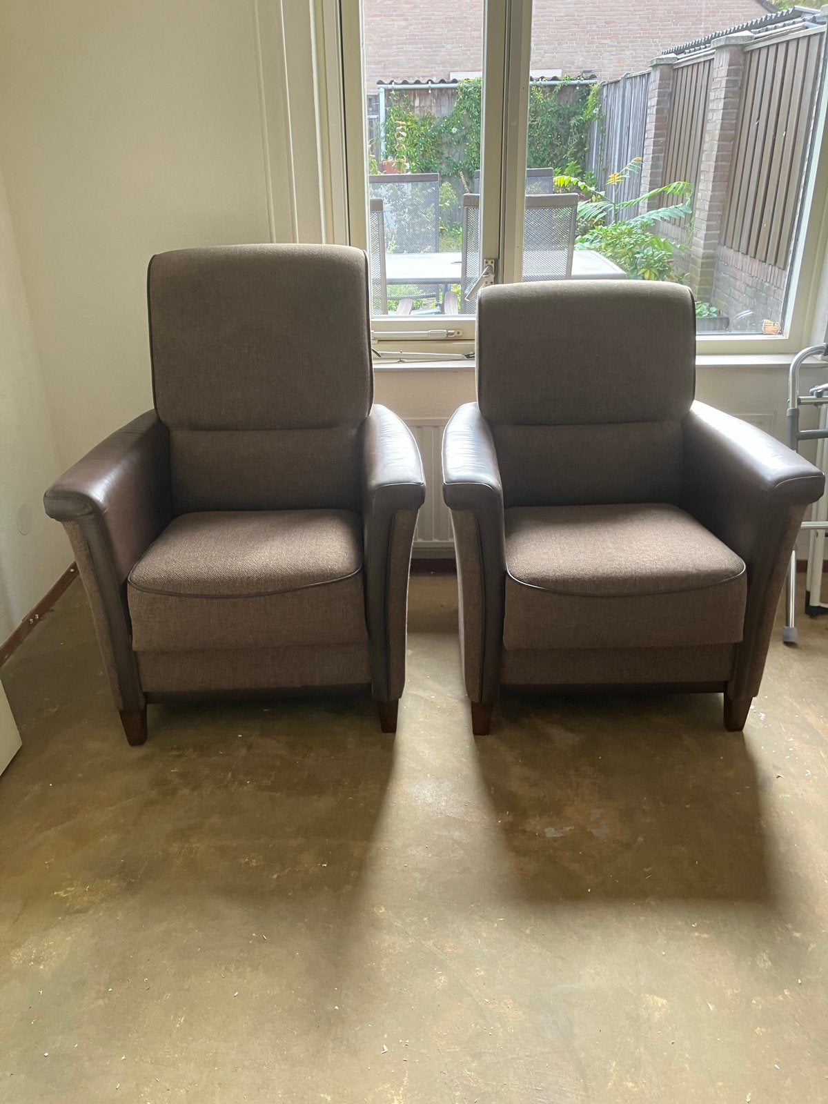 Twee comfortabele fauteuils - Stof en kunstleer, Huis en Inrichting, Ophalen, Gebruikt, 75 tot 100 cm, Stof
