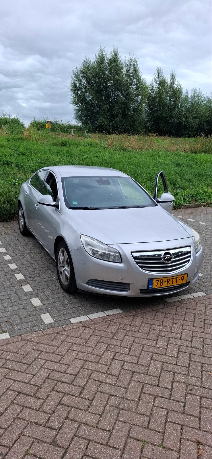 Opel Insignia 1.6 Turbo 132KW 4-DRS 2011 Grijs, Auto's, Opel, Euro 5, Zwart, 4 cilinders, 179 pk