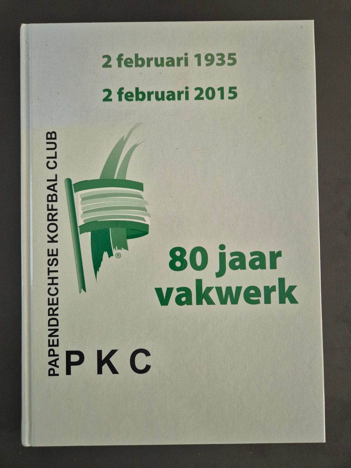 PKC / P K C Papendrecht Jubileumboek 80 jaar vakwerk Korfbal, Ophalen of Verzenden, Gelezen, Balsport
