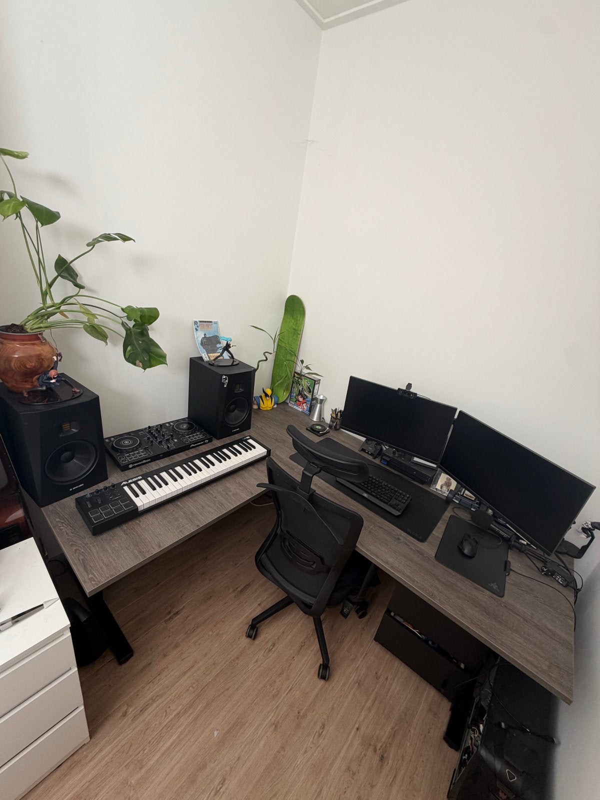 Hoekbureau in hout-look, ideaal voor kantoor of studio, Huis en Inrichting, Bureaus, Ophalen, Gebruikt, Spaanplaat of MDF, Hoekbureau