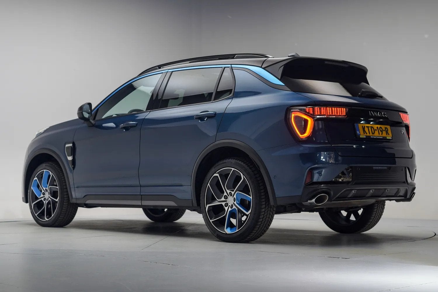 Lynk & Co 01 1.5 PHEV [ Zwarte hemel Panorama 360°-Camera K, Auto's, Automaat, Adaptive Cruise Control, Blauw, Bedrijf