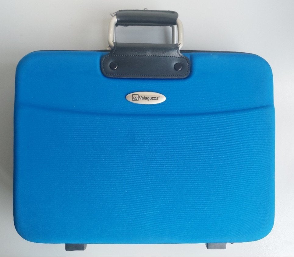 Laptoptas 17 inch en kleiner, Valaguzza (z.g.a.n.), 17 inch of meer, Aktetas, Zo goed als nieuw, Gevoerd laptopvak