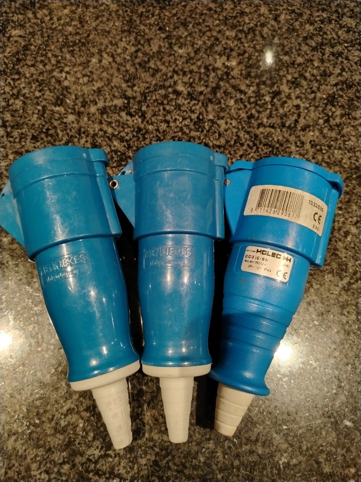 2x Mennekes en 1x Holec CEE stekkers, Verzenden, Gebruikt, Overige merken, Stekker