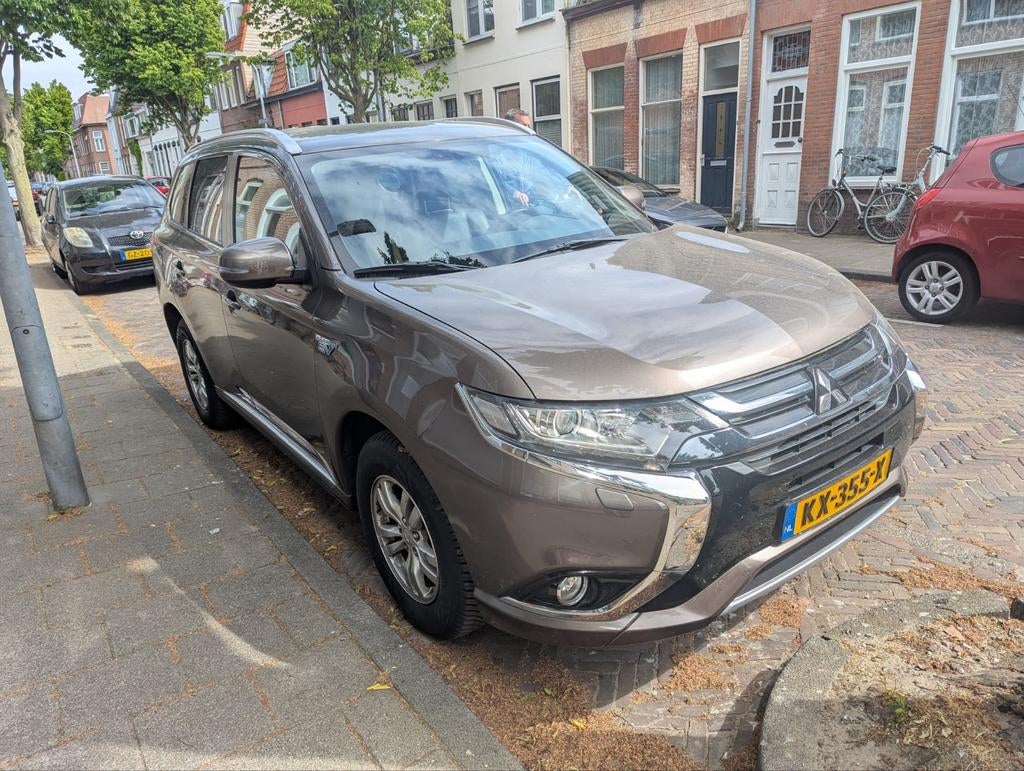 Mitsubishi Outlander 2.0 I Phev 4WD 2017 Bruin, Auto's, Mitsubishi, 1998 cc, Outlander, Zwart, Bruin