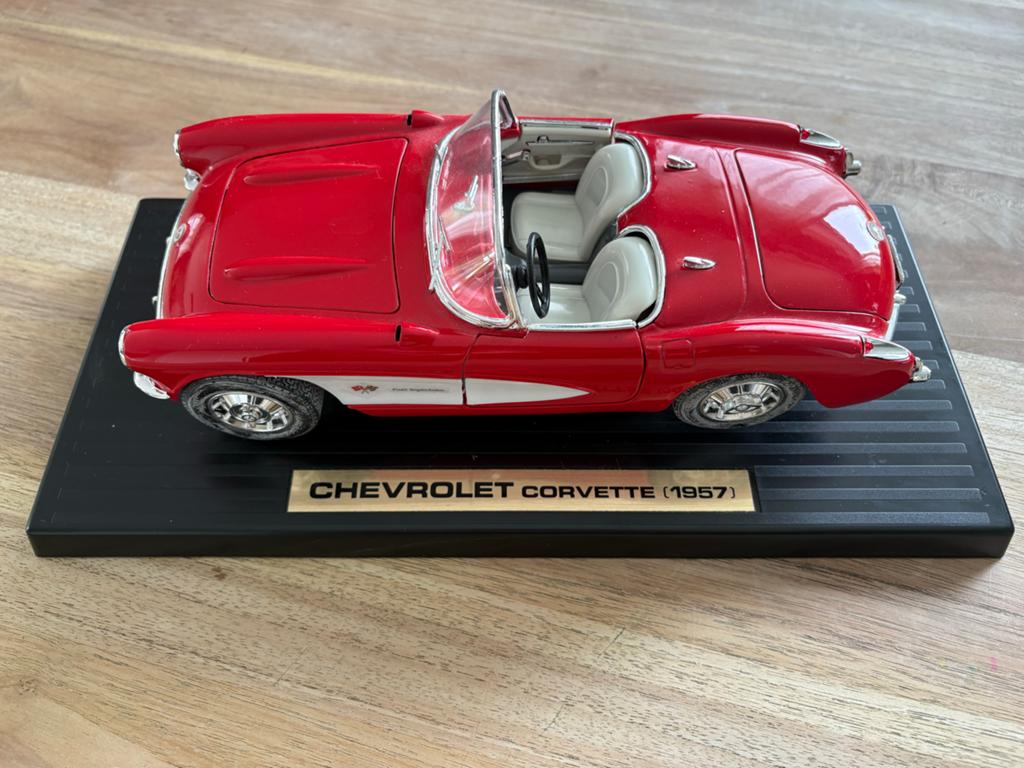 Chevrolet Corvette (1957) schaalmodel - Rood, Ophalen of Verzenden, Gebruikt, Auto, Overige merken